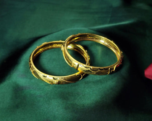 Bold Classic Golden Festive Bangles